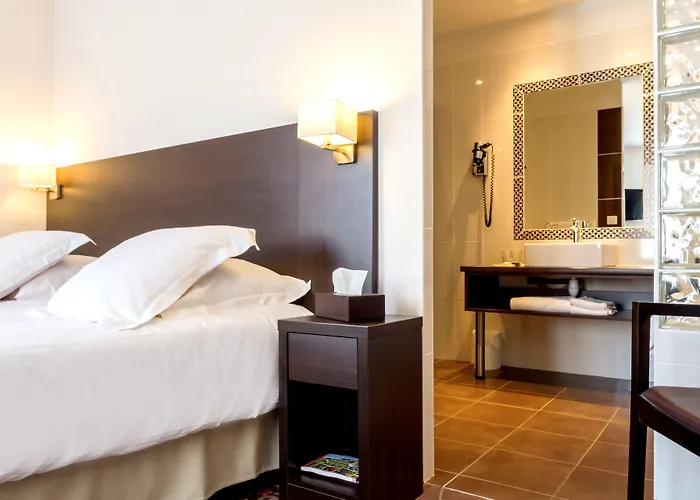 La Rose Hotel
