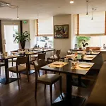 La Rose Hotel